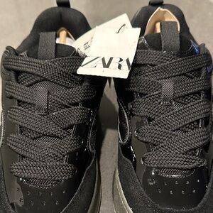 Zara Black Low-Top Lace-Up Sneakers